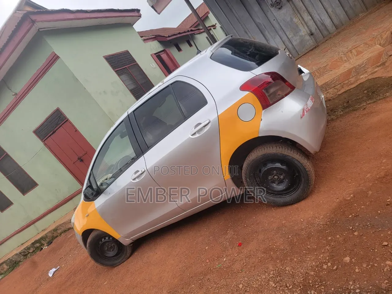 Toyota Vitz 2010 Silver