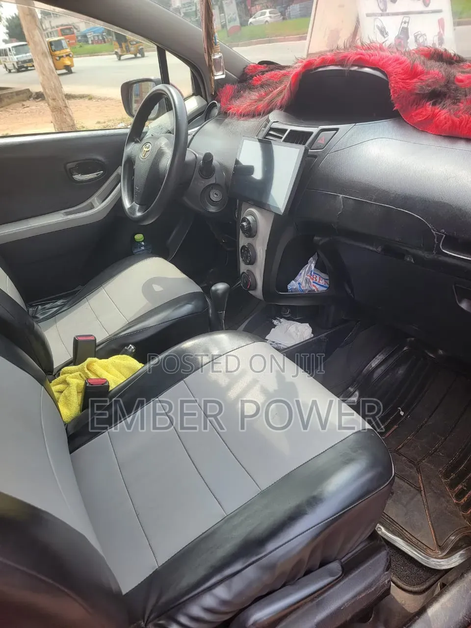 Toyota Vitz 2010 Silver