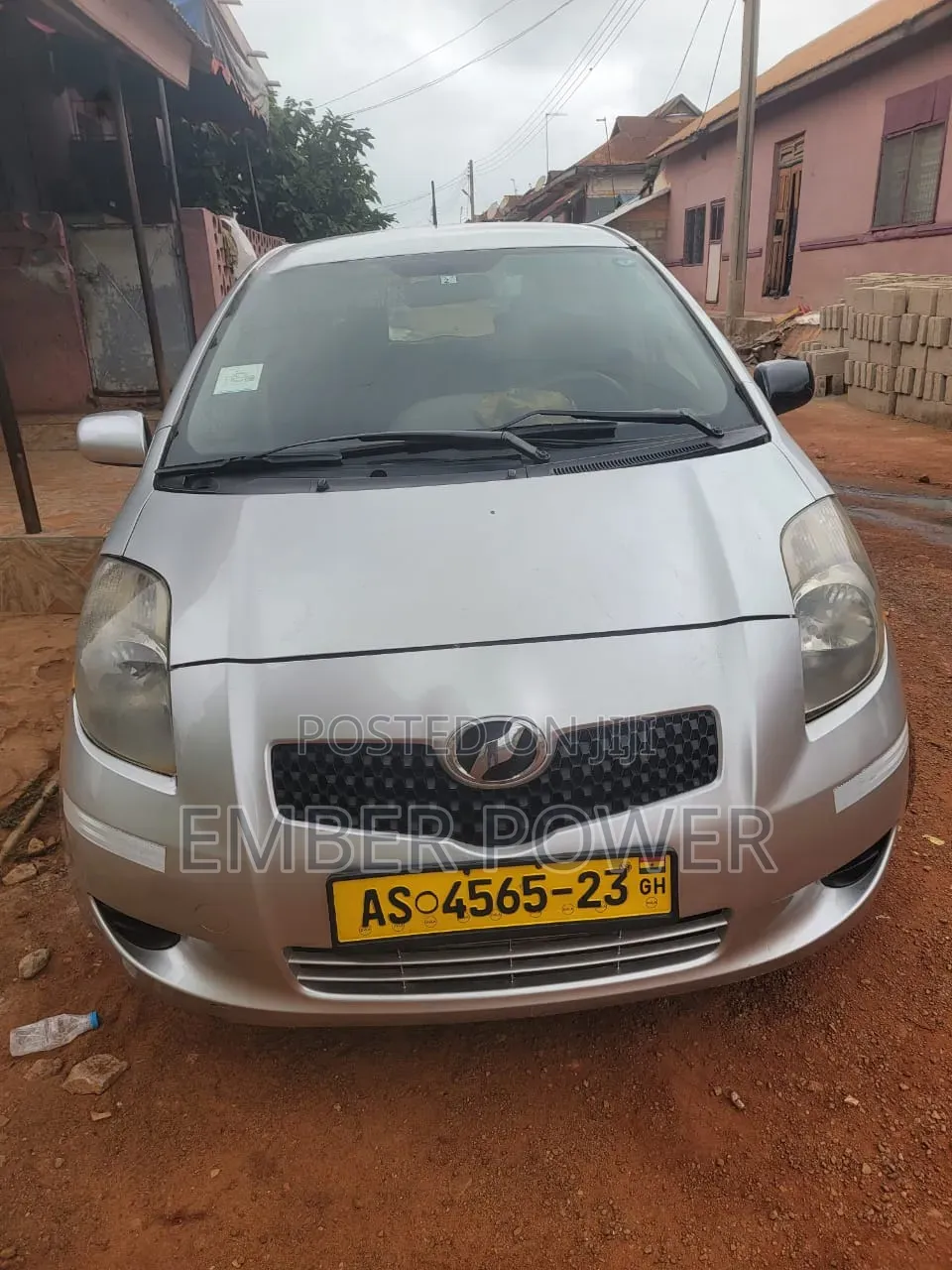 Toyota Vitz 2010 Silver