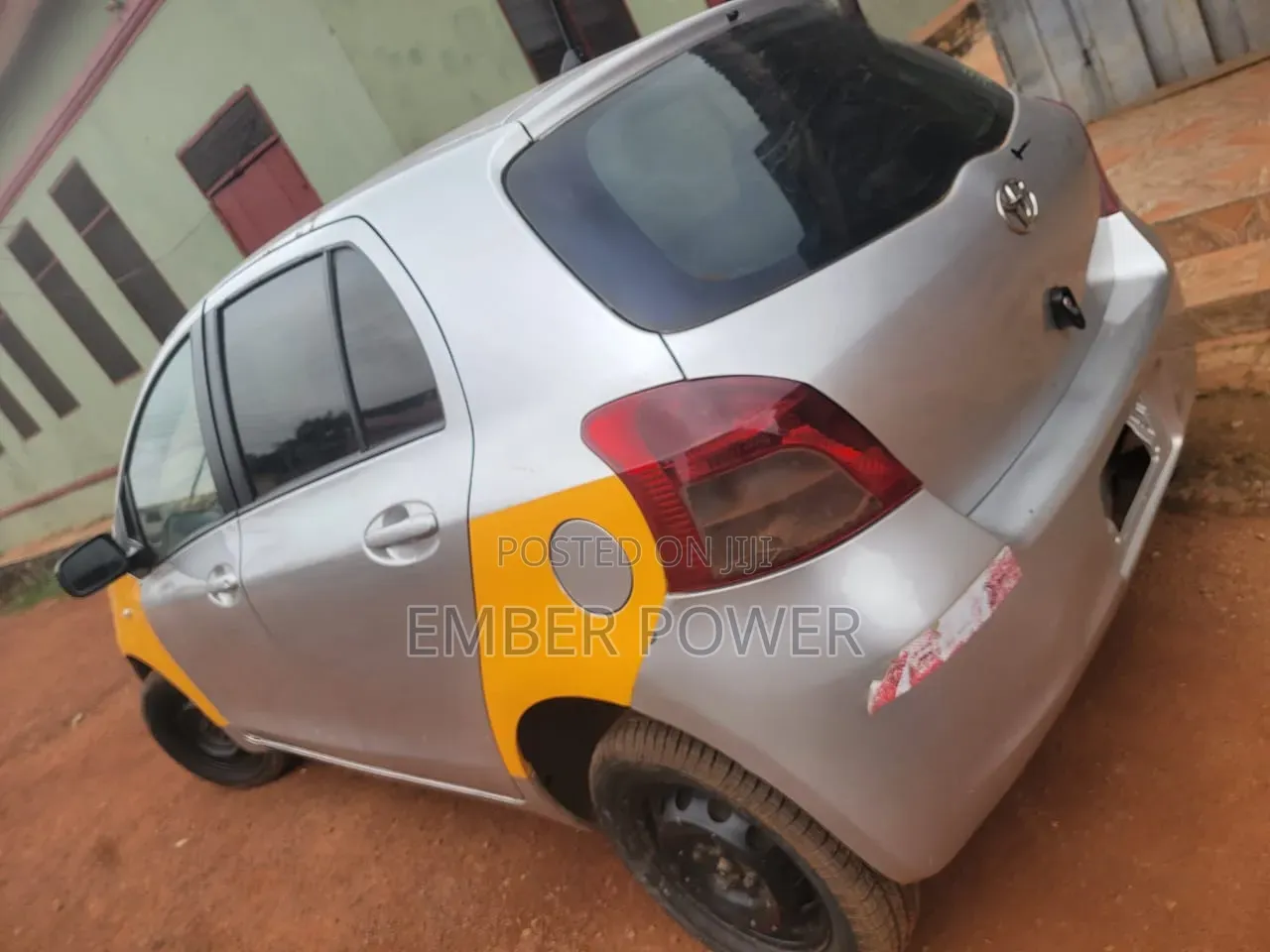 Toyota Vitz 2010 Silver