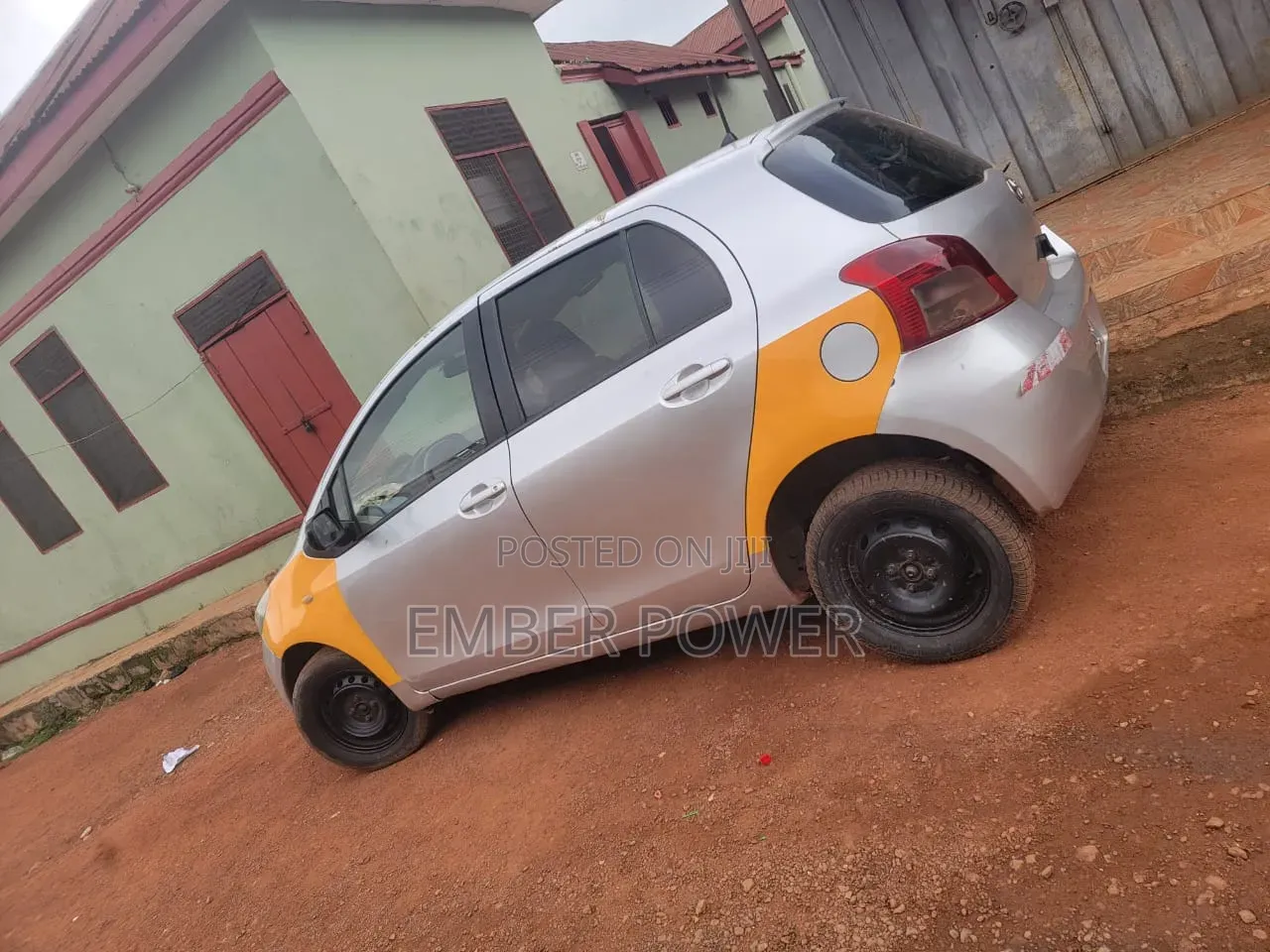 Toyota Vitz 2010 Silver