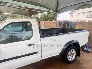 Nissan Hardbody 2002 White
