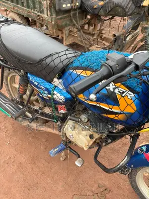 Bajaj Boxer 125 2024 Blue