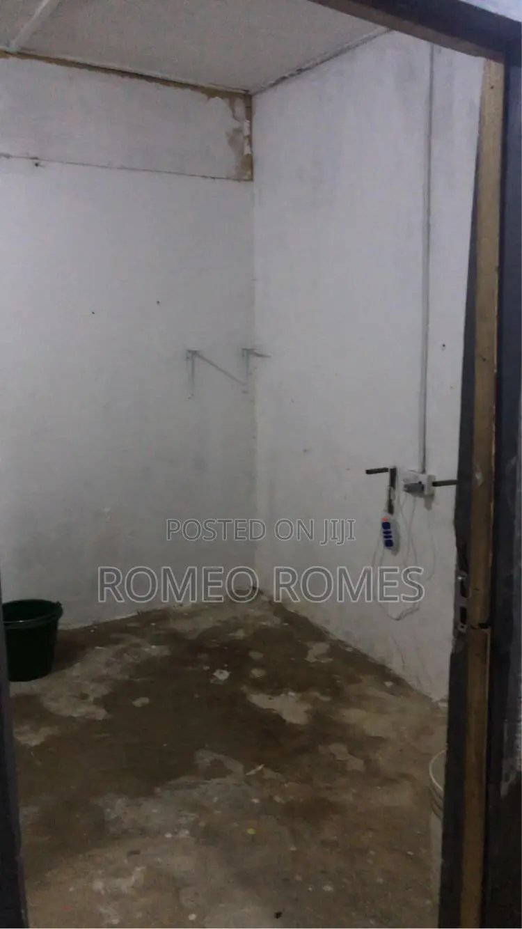1bdrm Room & Parlour in Manhean Tigo Pole for rent