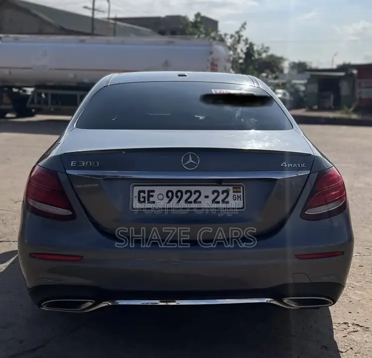 Mercedes-Benz E300 2017 Gray