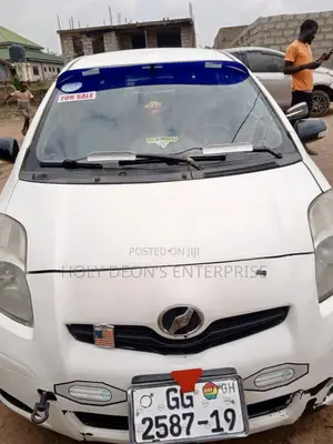 Toyota Vitz 1.3 AWD 5dr 2010 White