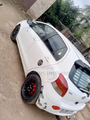 Toyota Vitz 1.3 AWD 5dr 2010 White