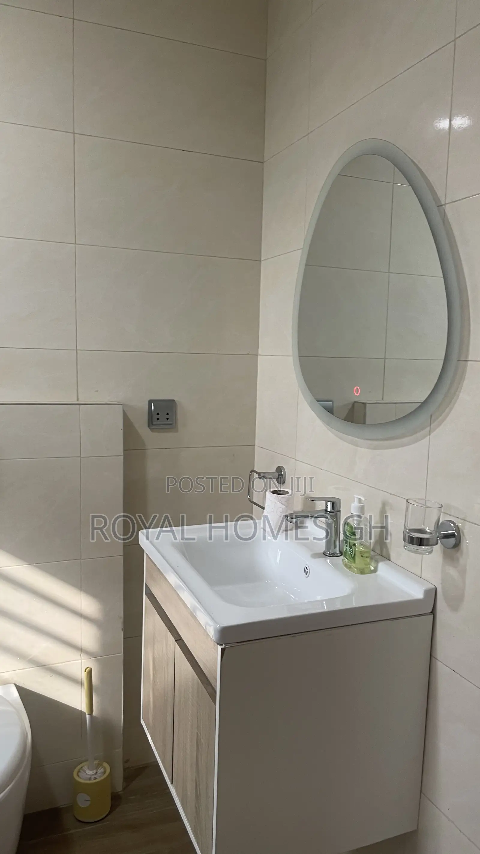 Furnished 4bdrm Townhouse / Terrace in Royal Homes Gh, East Legon