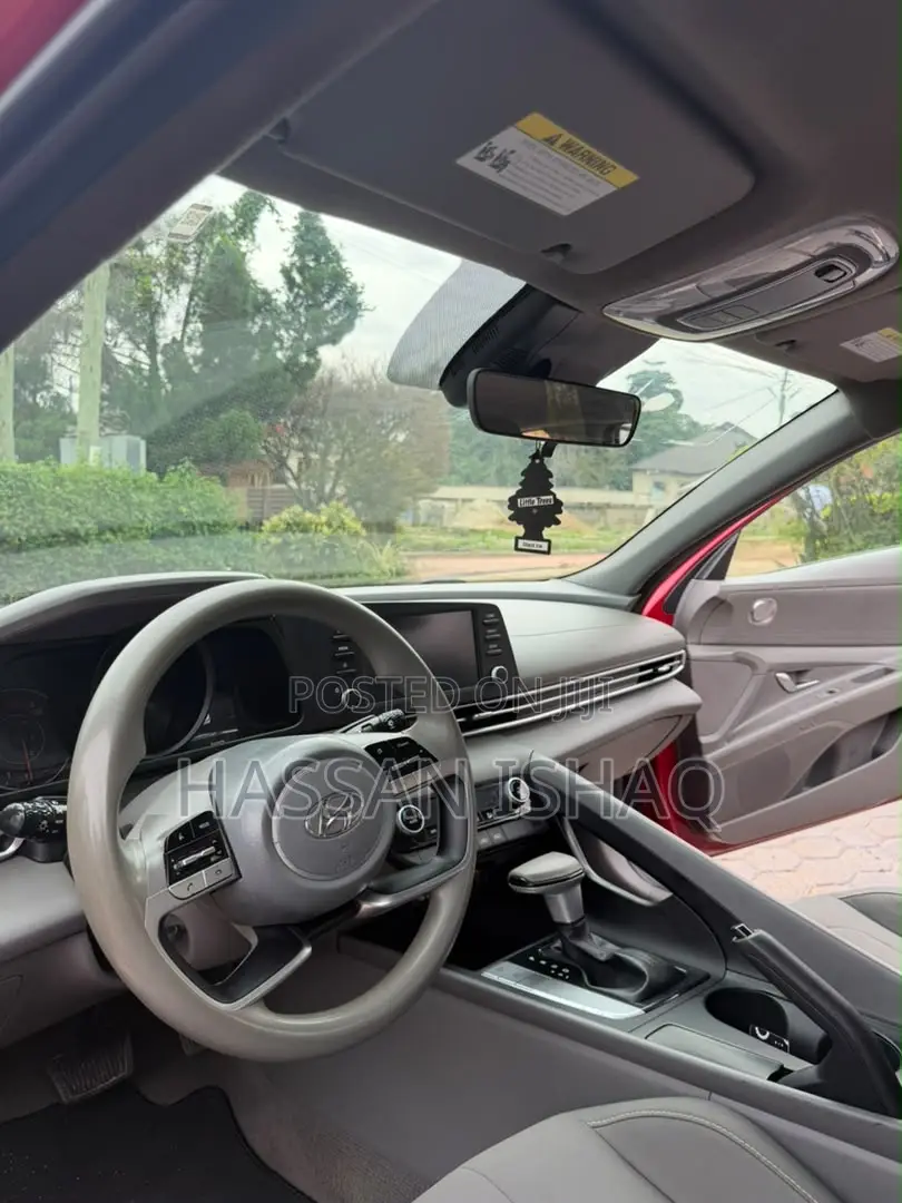 Hyundai Elantra 2021 Red