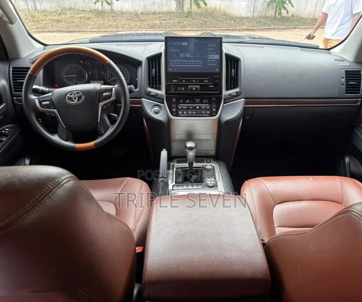 Toyota Land Cruiser 4.5 V8 GXR 2021 Black