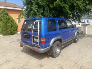 Isuzu Trooper 2000 Blue