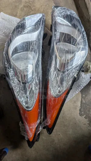 Hyundai Elantra 2011,2012,2013 Headlight Pair