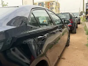 Toyota Corolla SE (1.8L 4cyl 2A) 2018 Gray
