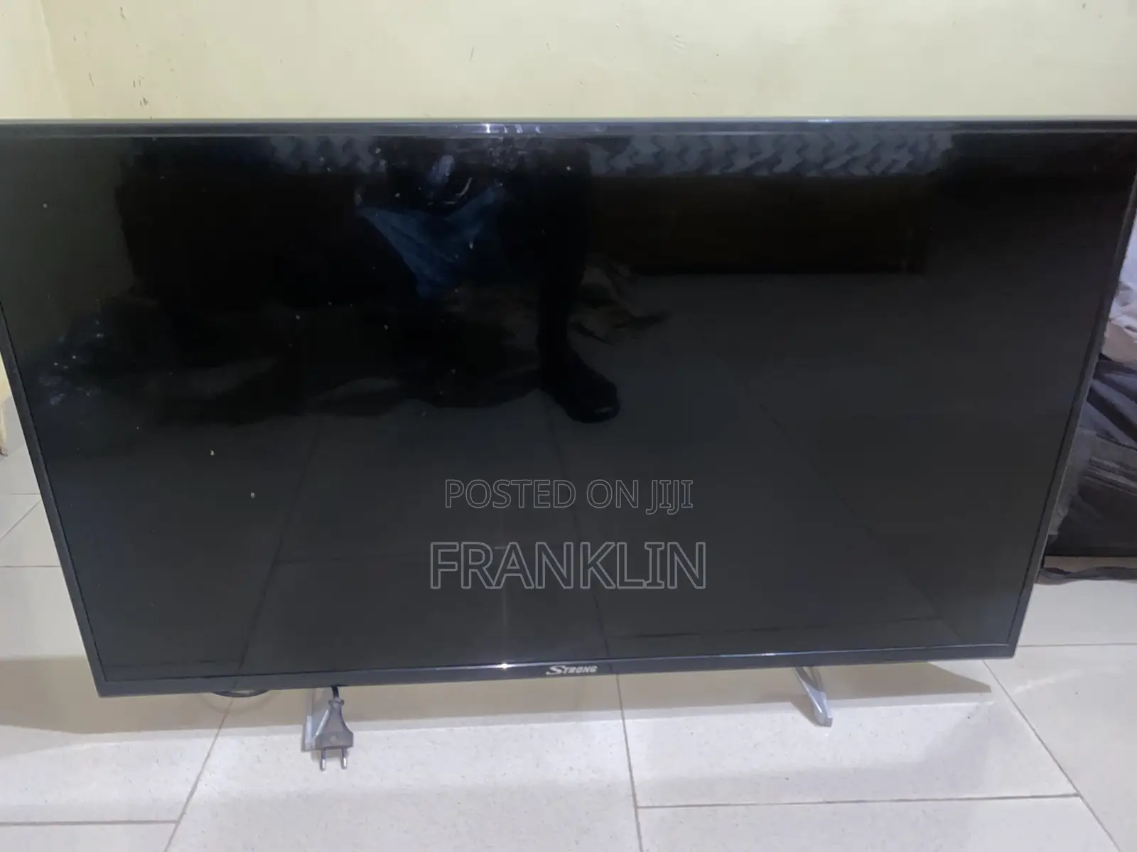 Strong Analog TV 43 Inches