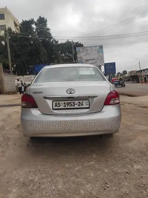 Toyota Belta 2010 Silver