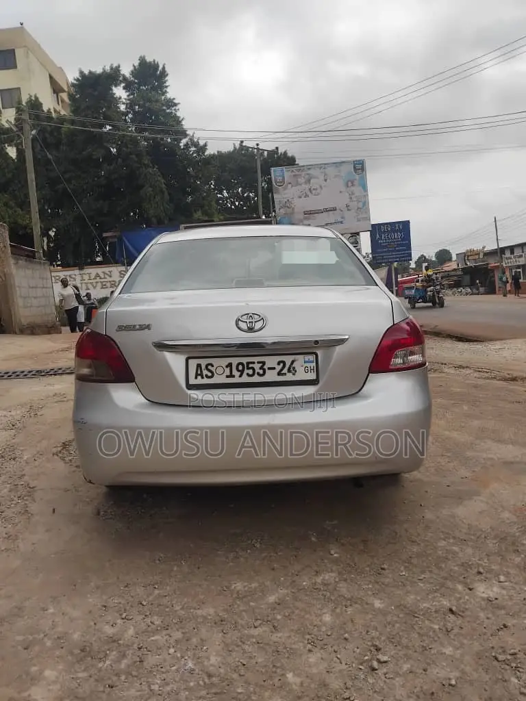 Toyota Belta 2010 Silver