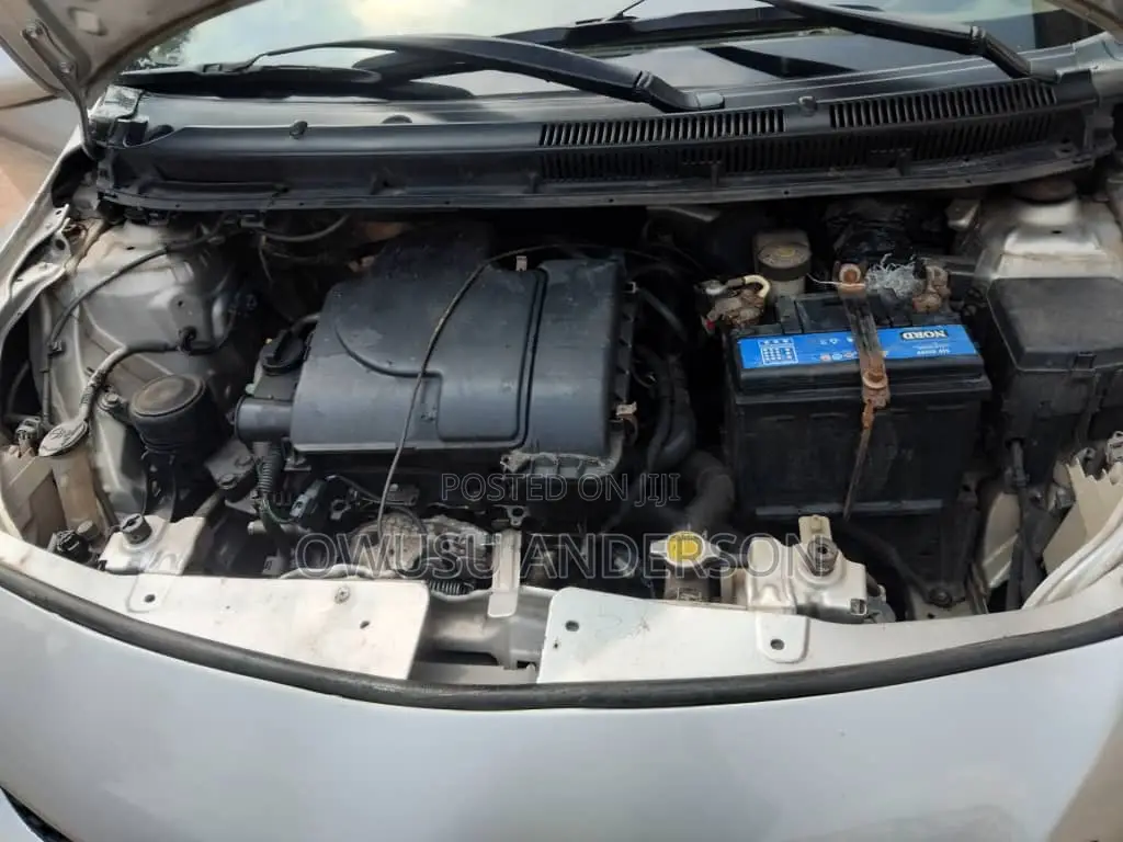 Toyota Belta 2010 Silver