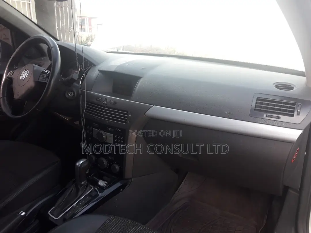 Vauxhall Astra 2010 Gray