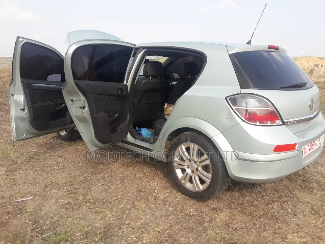 Vauxhall Astra 2010 Gray