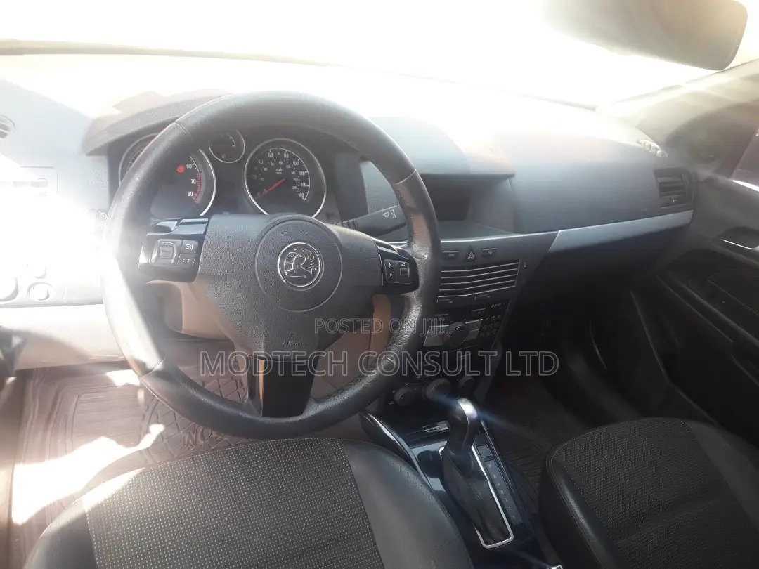 Vauxhall Astra 2010 Gray