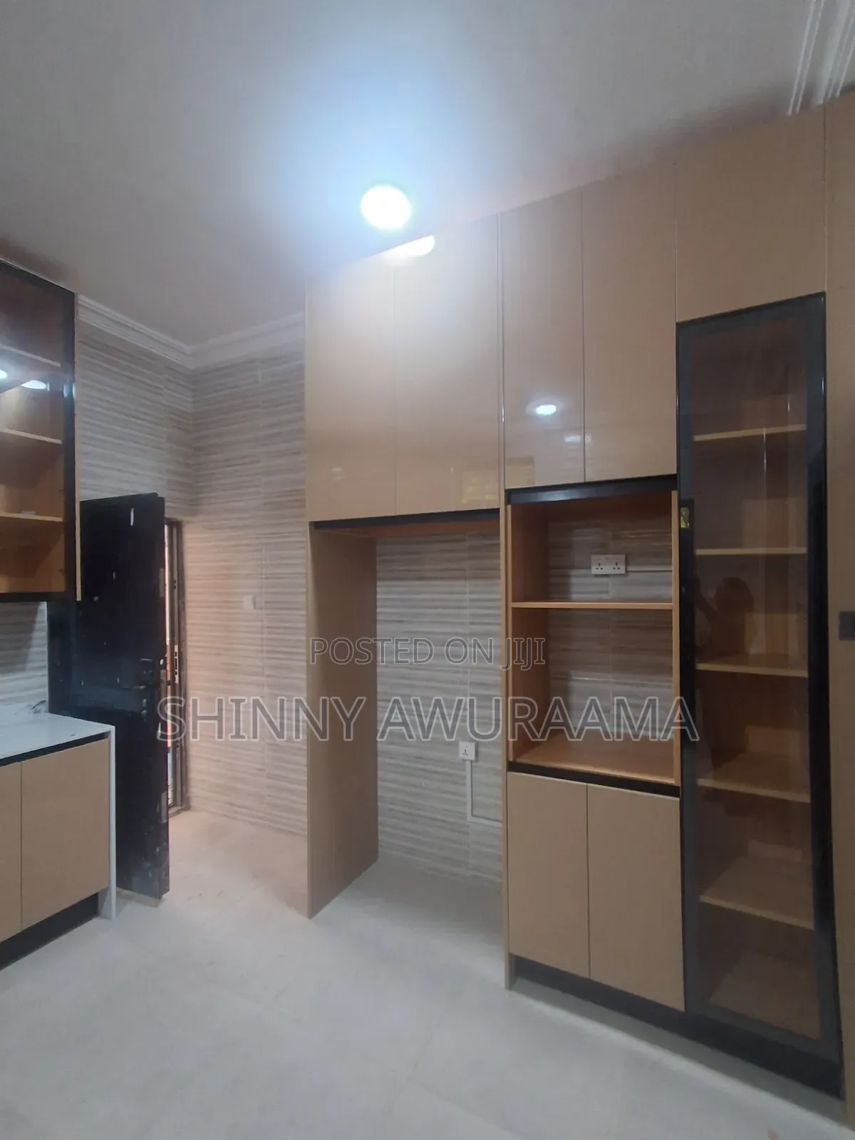 3bdrm Apartment in Nanakrom Kfc, School Junction for rent