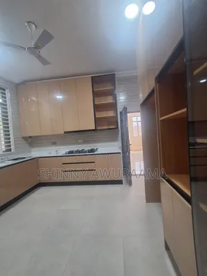 3bdrm Apartment in Nanakrom Kfc, School Junction for rent