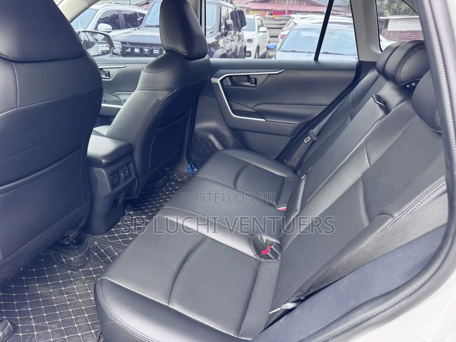 Toyota RAV4 2023 White