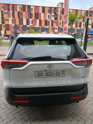 Toyota RAV4 2021 White