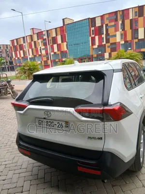 Toyota RAV4 2021 White