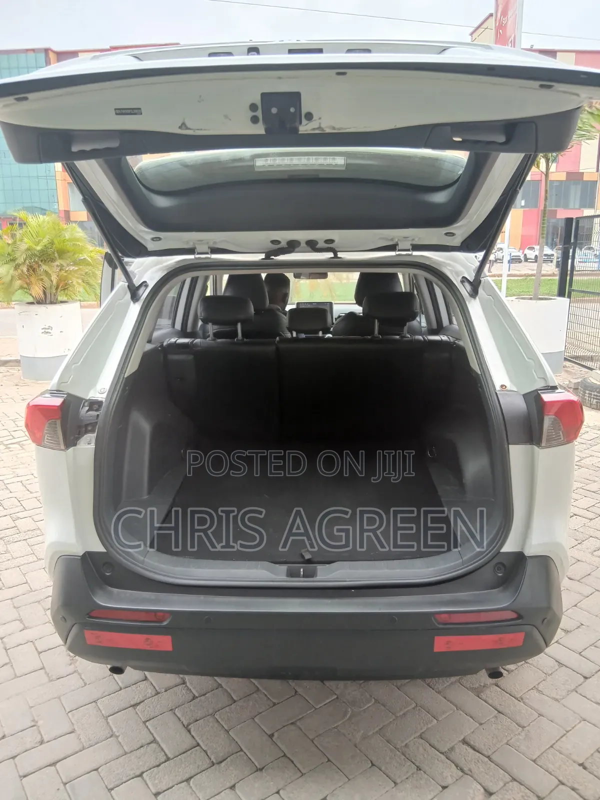 Toyota RAV4 2021 White