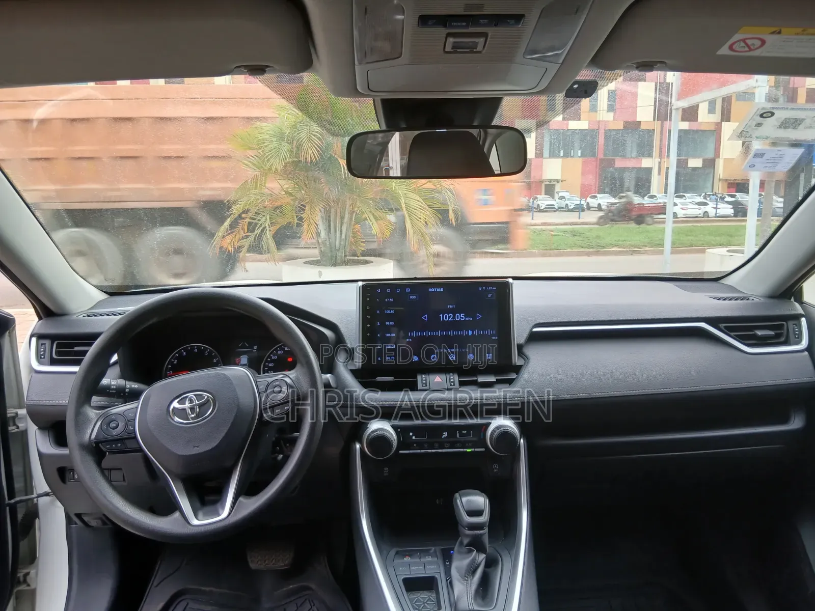 Toyota RAV4 2021 White