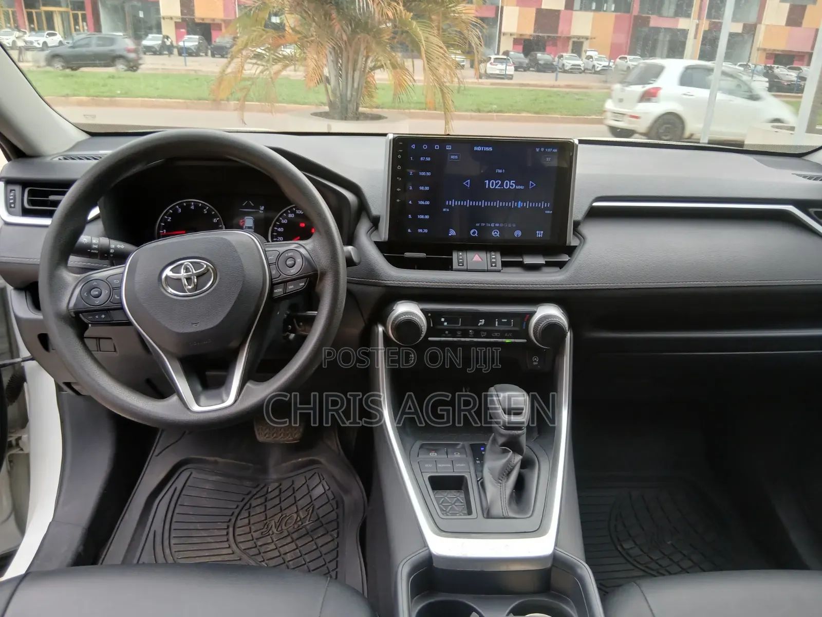 Toyota RAV4 2021 White