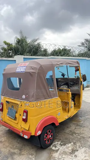 Bajaj RE 2022 Yellow