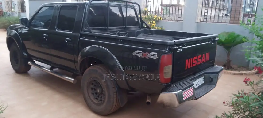 Nissan Hardbody 2000 Black