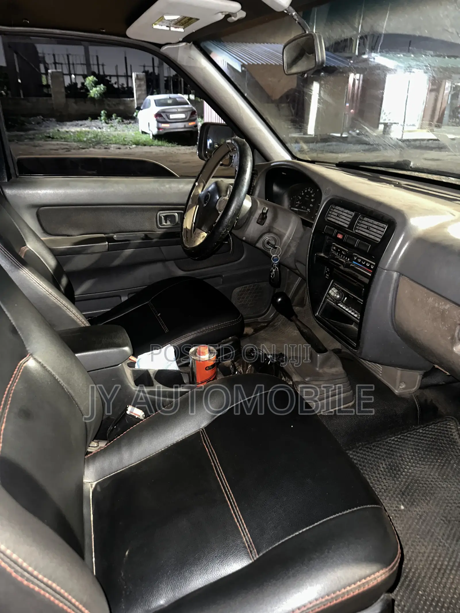 Nissan Hardbody 2000 Black