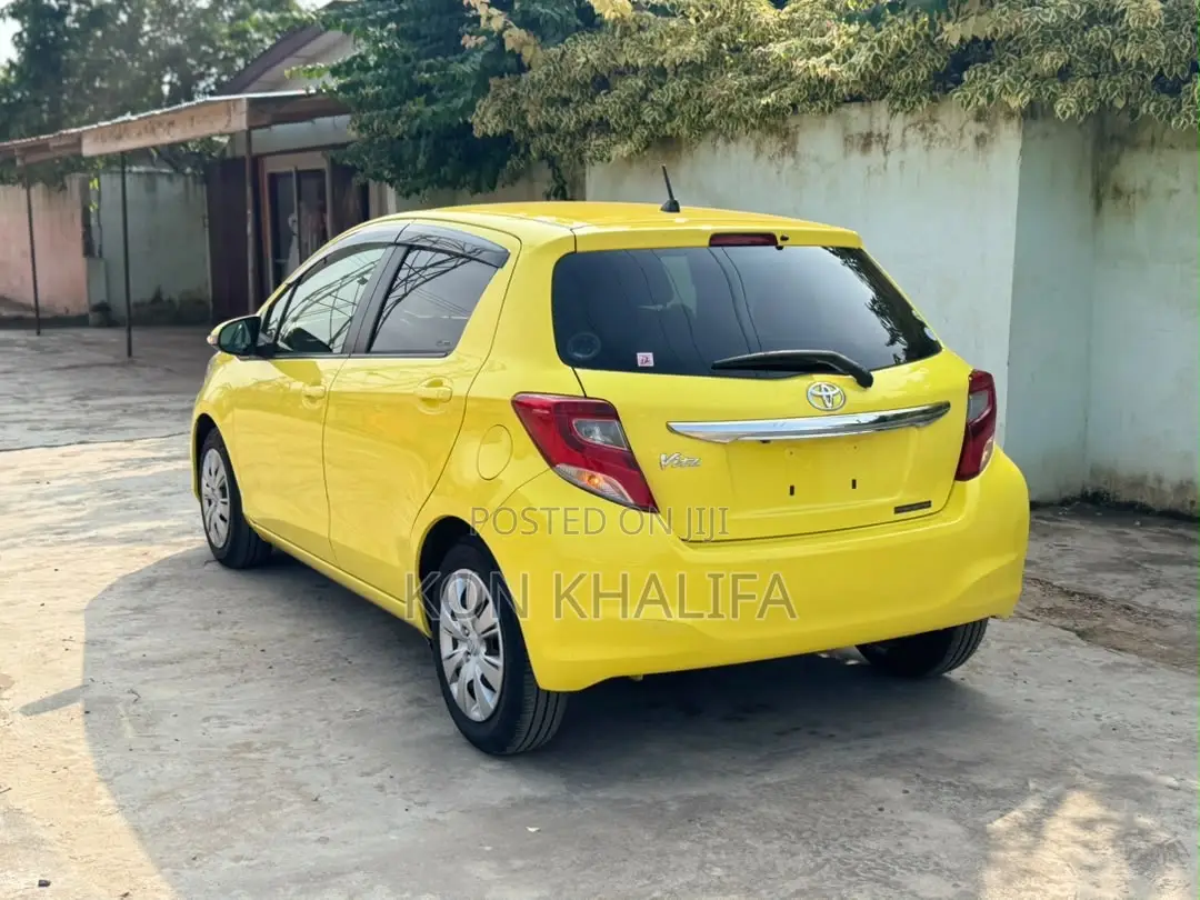 Toyota Vitz 1.3 FWD 5dr 2015 Yellow