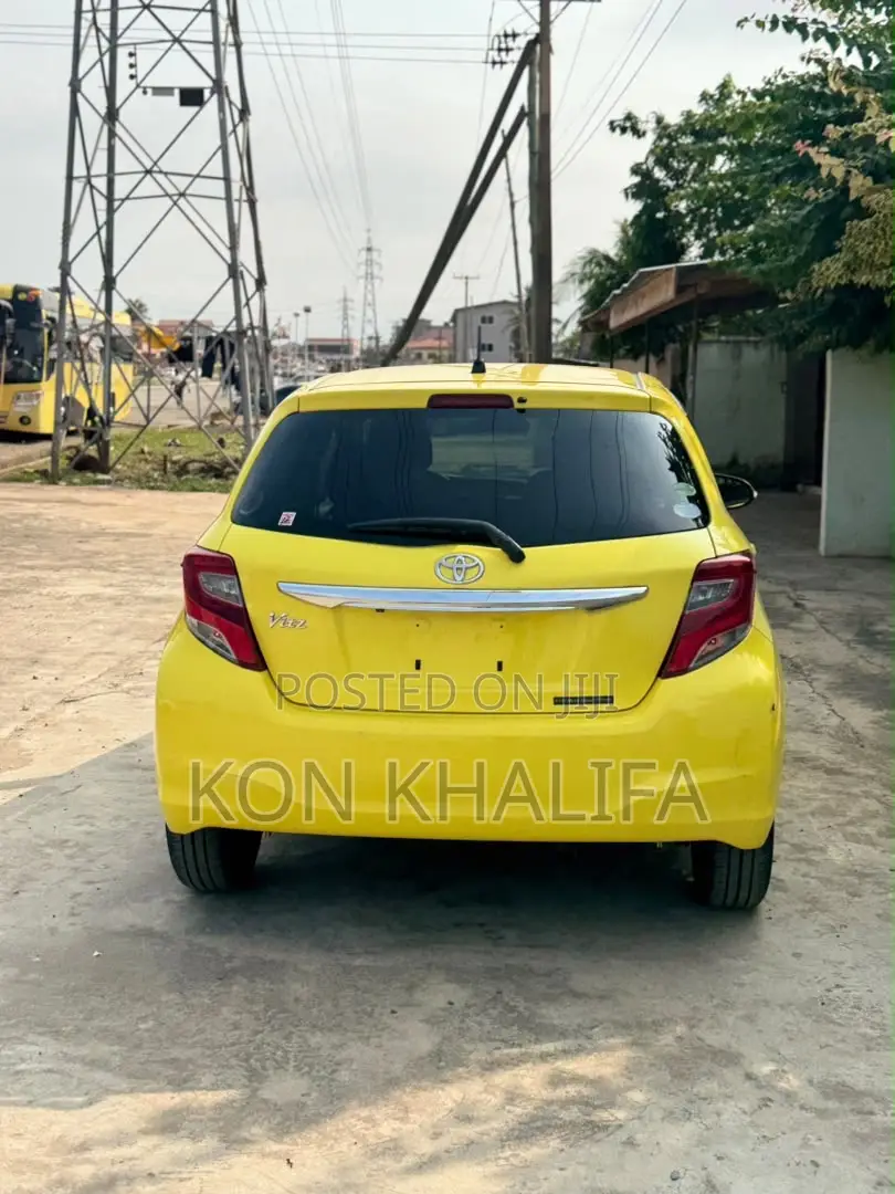 Toyota Vitz 1.3 FWD 5dr 2015 Yellow