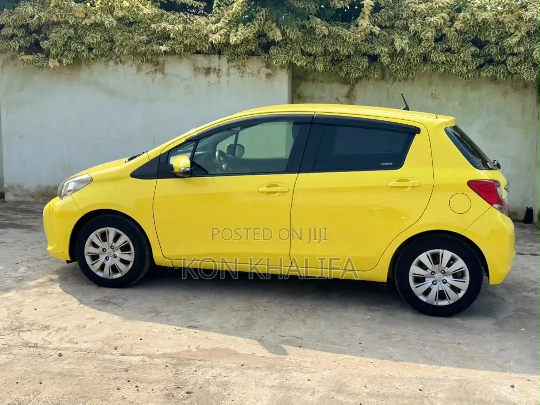 Toyota Vitz 1.3 FWD 5dr 2015 Yellow