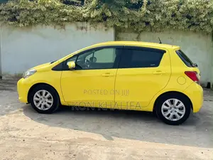 Toyota Vitz 1.3 FWD 5dr 2015 Yellow