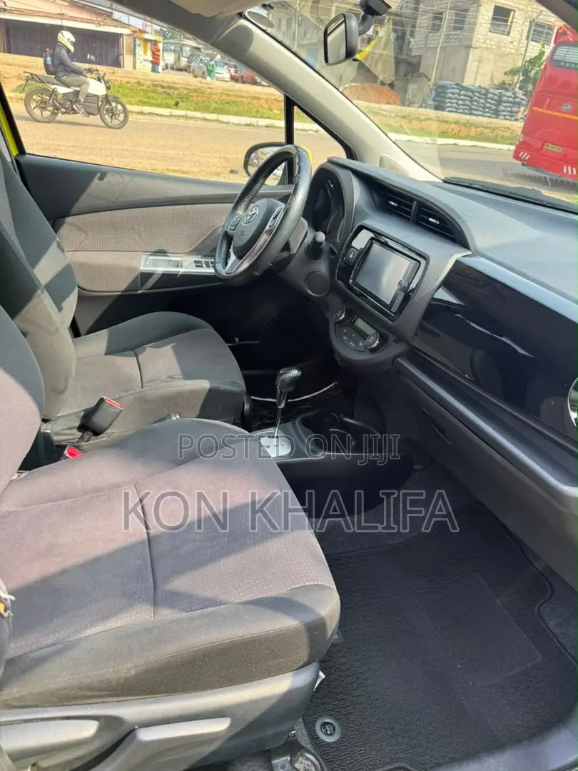 Toyota Vitz 1.3 FWD 5dr 2015 Yellow