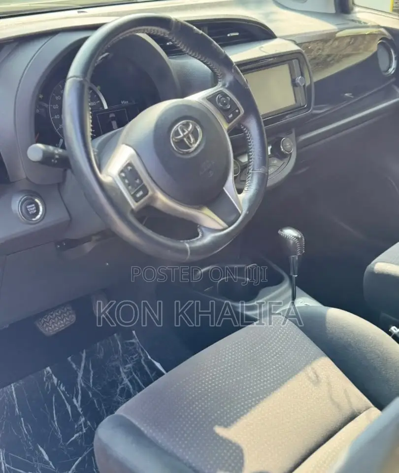 Toyota Vitz 1.3 FWD 5dr 2015 Yellow
