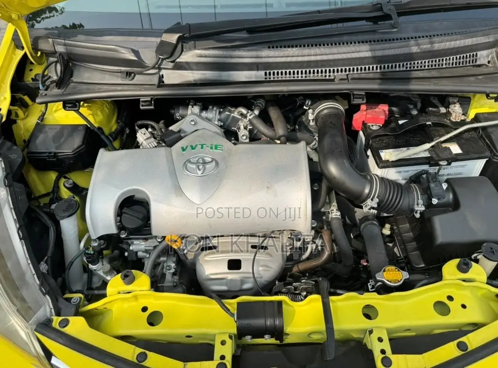 Toyota Vitz 1.3 FWD 5dr 2015 Yellow