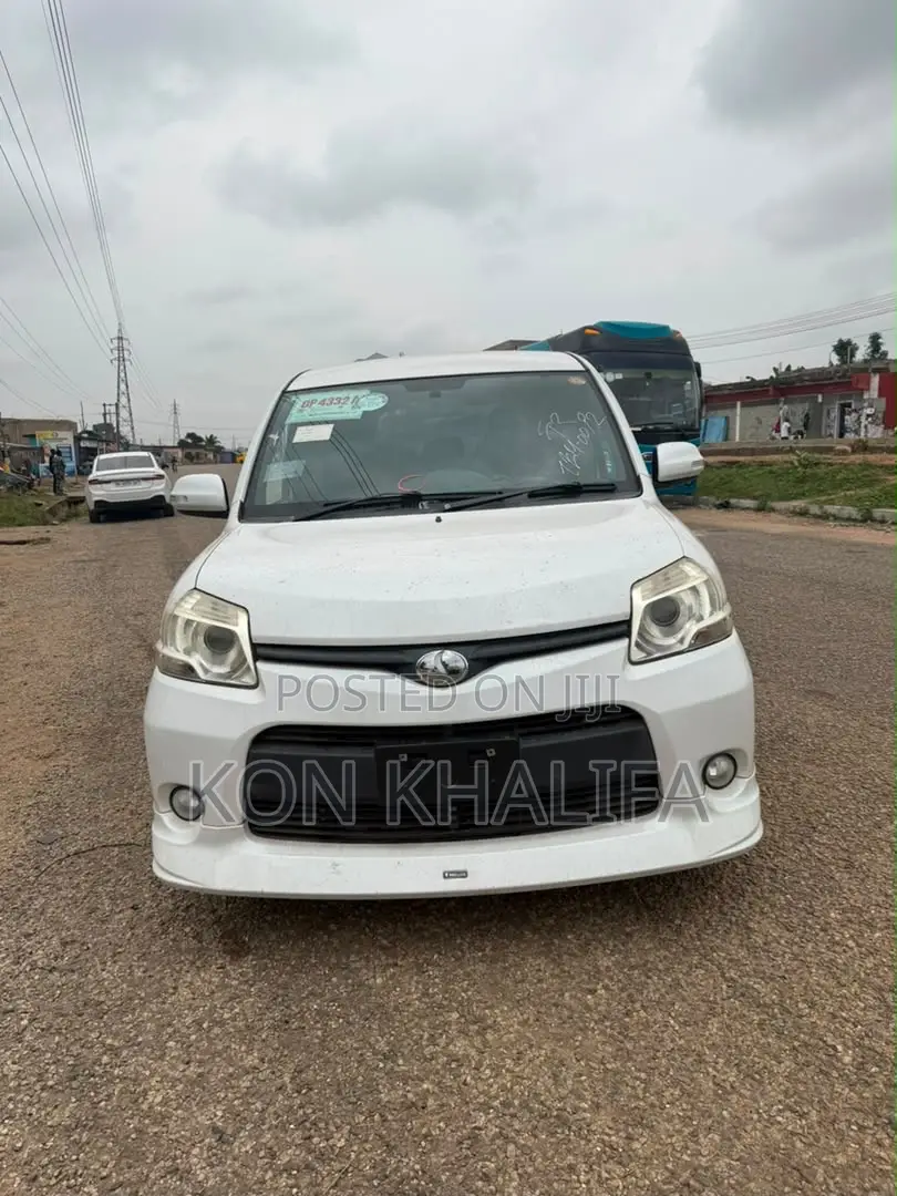 Toyota Sienta 1.5 FWD 2014 White
