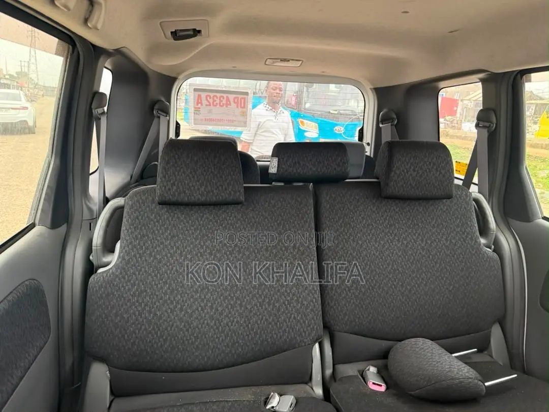Toyota Sienta 1.5 FWD 2014 White