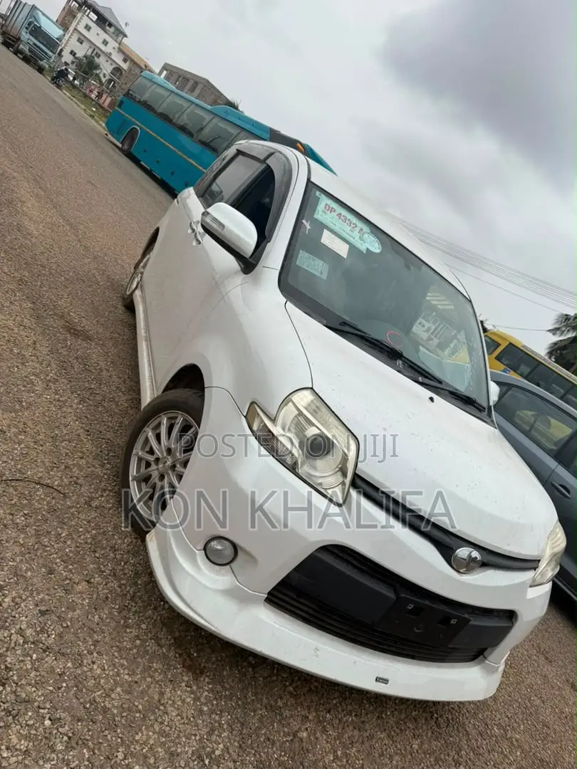Toyota Sienta 1.5 FWD 2014 White