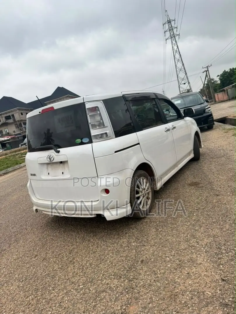 Toyota Sienta 1.5 FWD 2014 White
