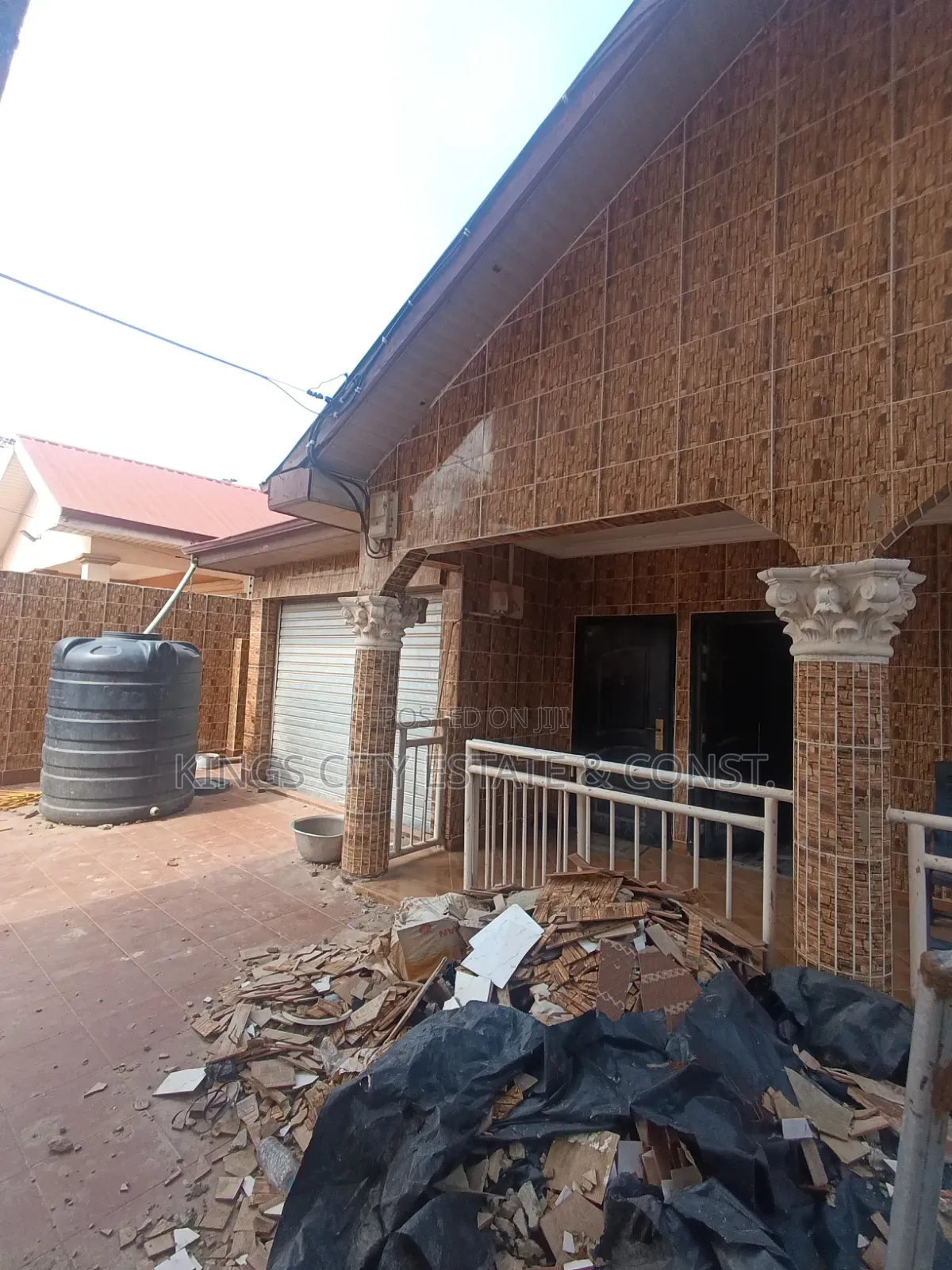 4bdrm Apartment in Post Office, Ofankor for rent