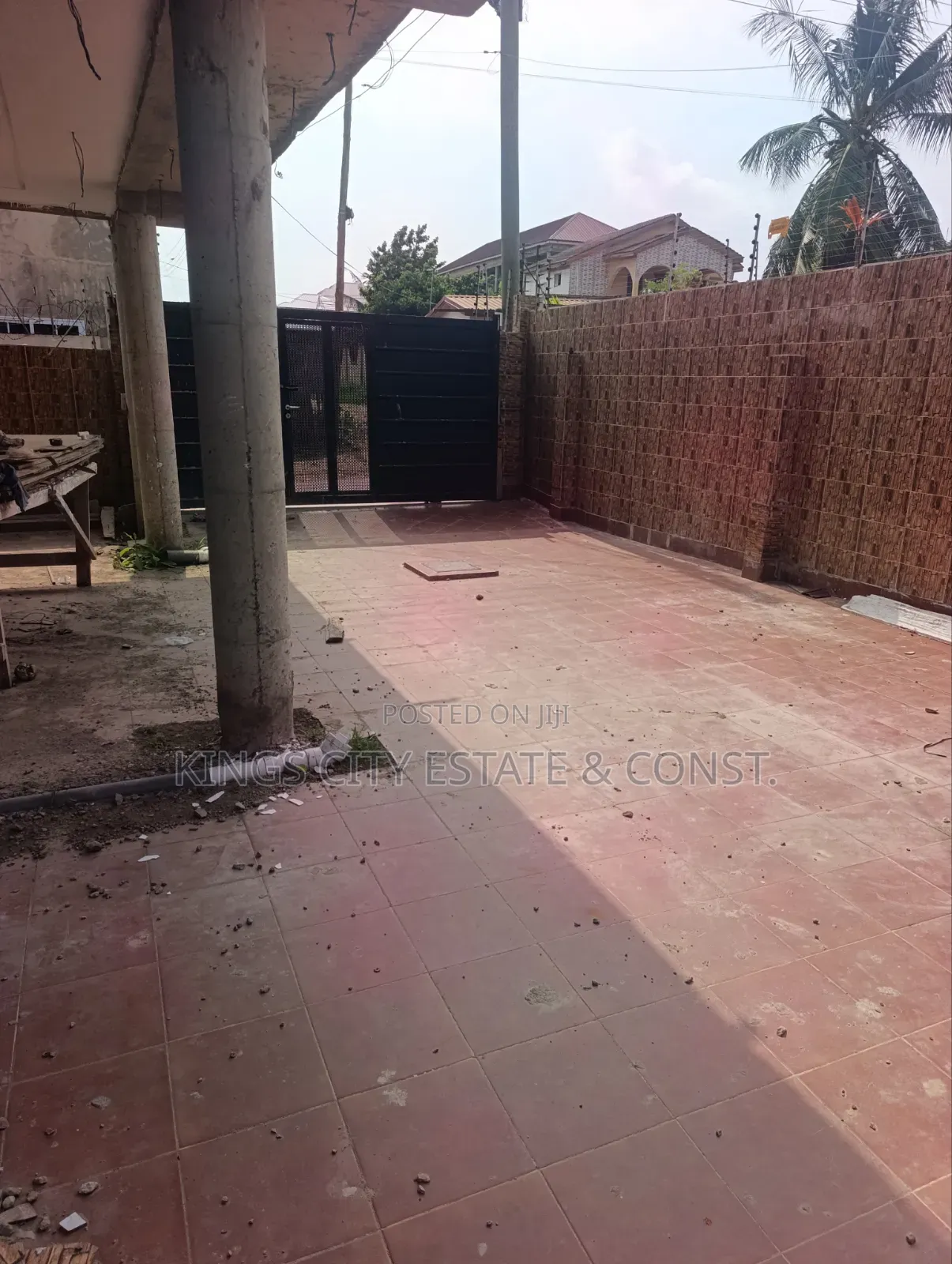 4bdrm Apartment in Post Office, Ofankor for rent