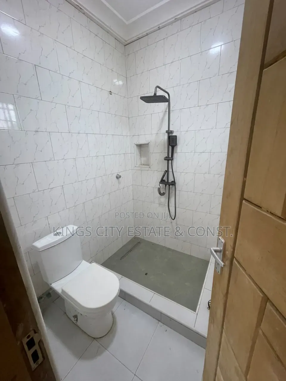 4bdrm Apartment in Post Office, Ofankor for rent