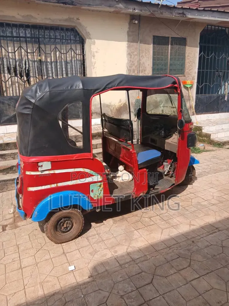 Bajaj RE 2025 Red